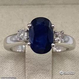 ANELLO ORO 18kt. CON DIAMANTI E ZAFFIRO BLU OVALE