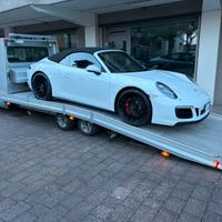 Trasporto auto rapido con carroattrezzi ribassato