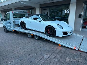 Trasporto auto rapido con carroattrezzi ribassato