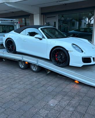 Trasporto auto rapido con carroattrezzi ribassato