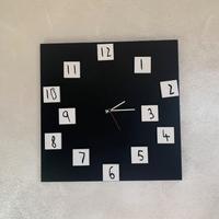 Orologio da parete con numeri magnetici