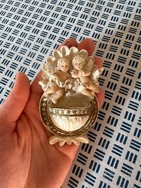 Acquasantiera da parete con angioletti