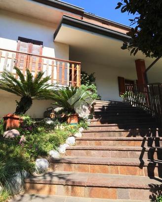 VILLA SINGOLA A FAEDIS