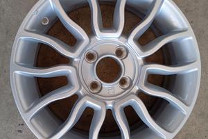 cerchio originale in lega Fiat 500 C del 2010