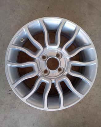 cerchio originale in lega Fiat 500 C del 2010
