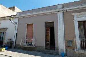 Via V. Emanuele su due livelli con terrazza