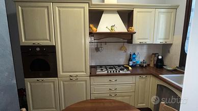 Cucina completa di elettrodomestici