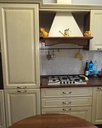 Cucina completa di elettrodomestici