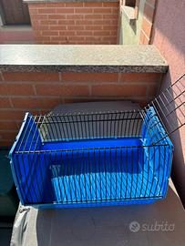 Gabbia da trasprto animali di piccole dimensioni.