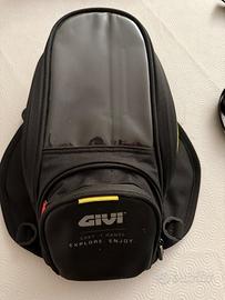 Borsello da serbatoio  magnetica GIVI EA 138