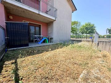 PIANO TERRA CON GIARDINO PRIVATO E GARAGE DOPPIO !