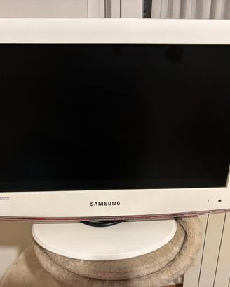 Televisore  led