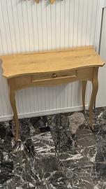 Elegante credenza/console in foglia d’oro.