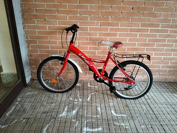 bici da bambino e bambina