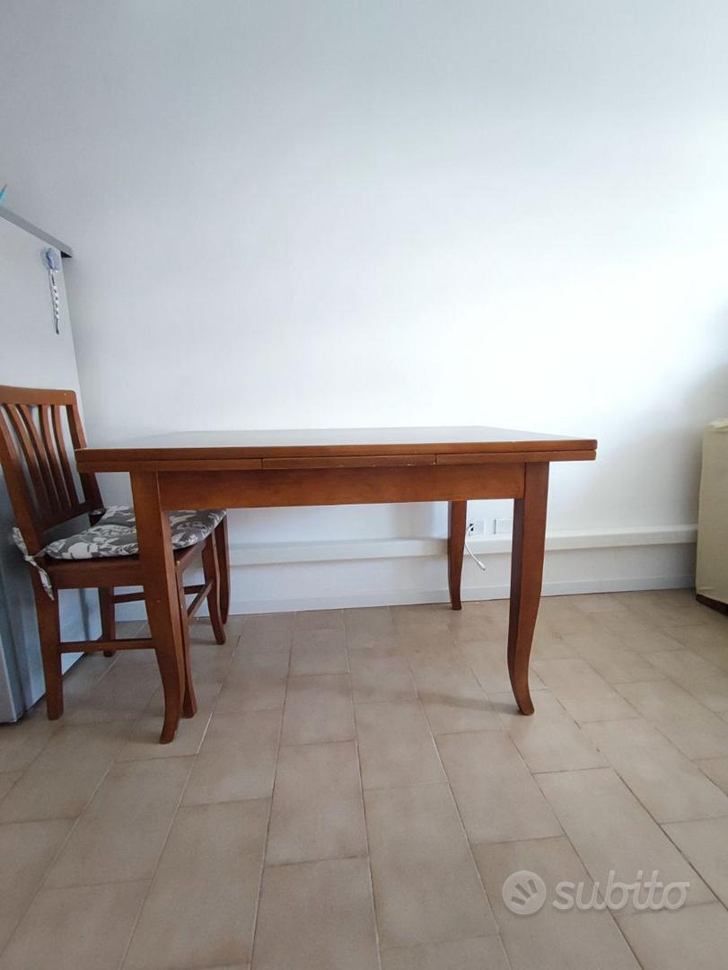 Tavolo in legno massello - allungabile - Arredamento e Casalinghi In vendita  a Padova