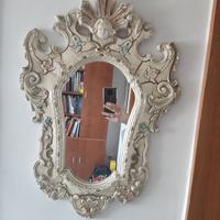 specchio con cornice in gesso,stile veneziano.