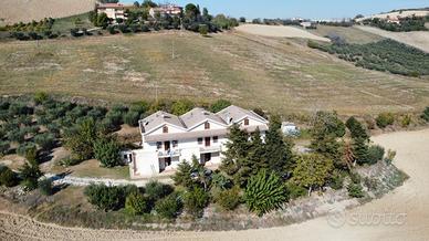 Casa di campagna a Magliano di Tenna