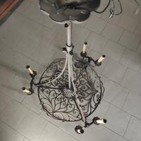 antico lampadario in ferro battuto 