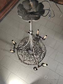 antico lampadario in ferro battuto 