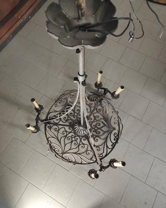antico lampadario in ferro battuto 