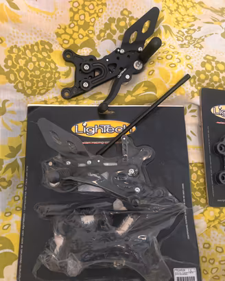 Pedane arretrate Lightech ergal  Yamaha R1 04/06