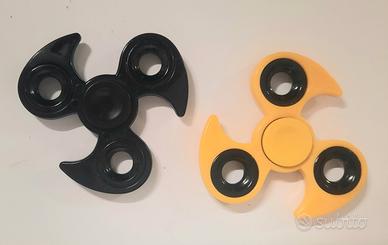 Stelline fidjet spinner  nero e giallo a 3 punte