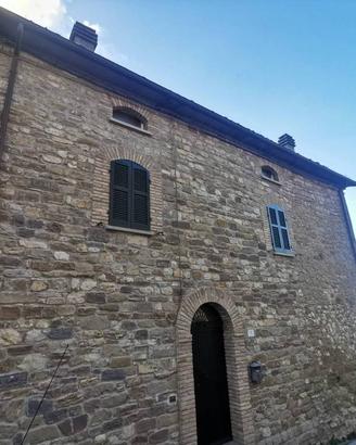 Rustico / Casale di 160 m² con 5 locali e box auto