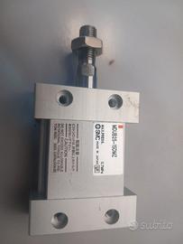 cilindro pneumatico a piastra doppio effetto SMC