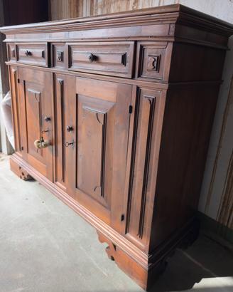 Antico Credenzone in noce massello fine ‘800