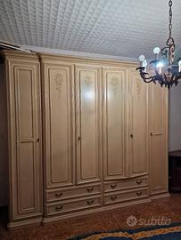 armadio in legno 