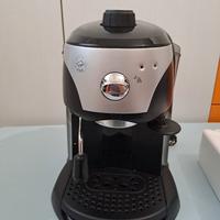 Macchina DeLonghi per caffè espresso e cappuccino 