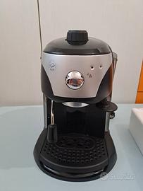 Macchina DeLonghi per caffè espresso e cappuccino 