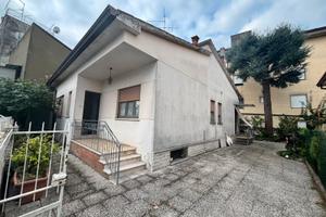 San Giovanni Lupatoto centro: casa singola con cor