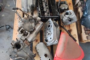 blocco di ricambi varie moto