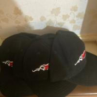 Stock 40 cappelli da skaters roces