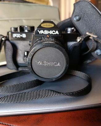 Fotocamera Yashica FX3 e accessori