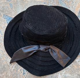 Cappello da donna in velluto nero