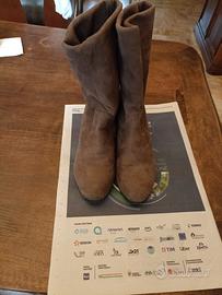 stivaletti scamosciati