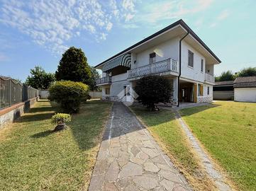 VILLA SINGOLA A BORGO SAN GIACOMO