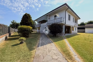 VILLA SINGOLA A BORGO SAN GIACOMO