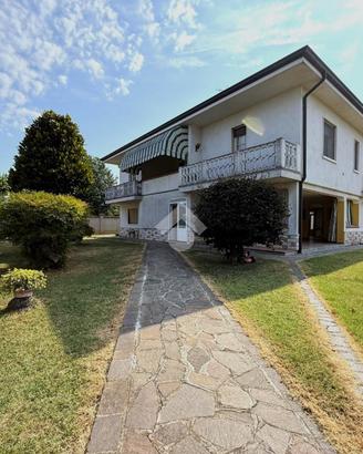 VILLA SINGOLA A BORGO SAN GIACOMO