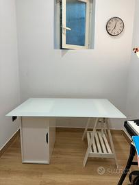 Scrivania in legno e vetro