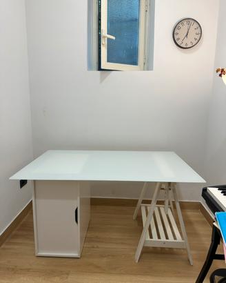 Scrivania in legno e vetro