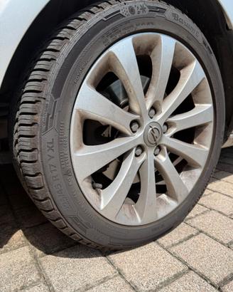 N.4 gomme 4stagioni come nuove + 4 ruote complete