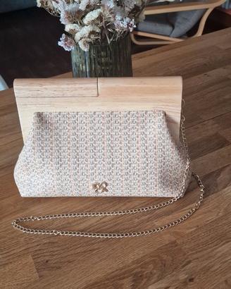 Pochette in rafia e legno