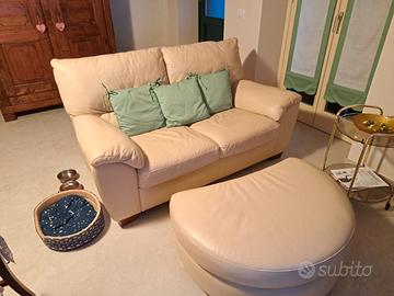 Divano in vera pelle due posti con pouf