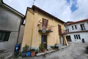 CASA SEMINDIPENDENTE A BESANA IN BRIANZA