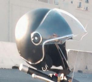 nr. 2 caschi jet pari al nuovo con custodia 