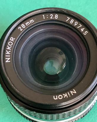 Nikkor AI-s 2,8/28mm