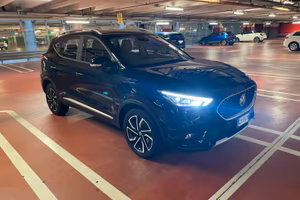 MG ZS LUXURY FULL OPTIONAL